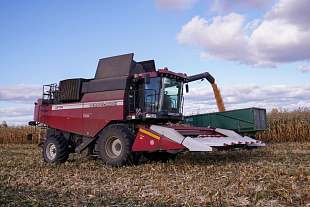Зерноуборочный комбайн GR700 Зерноуборочный комбайн GR700